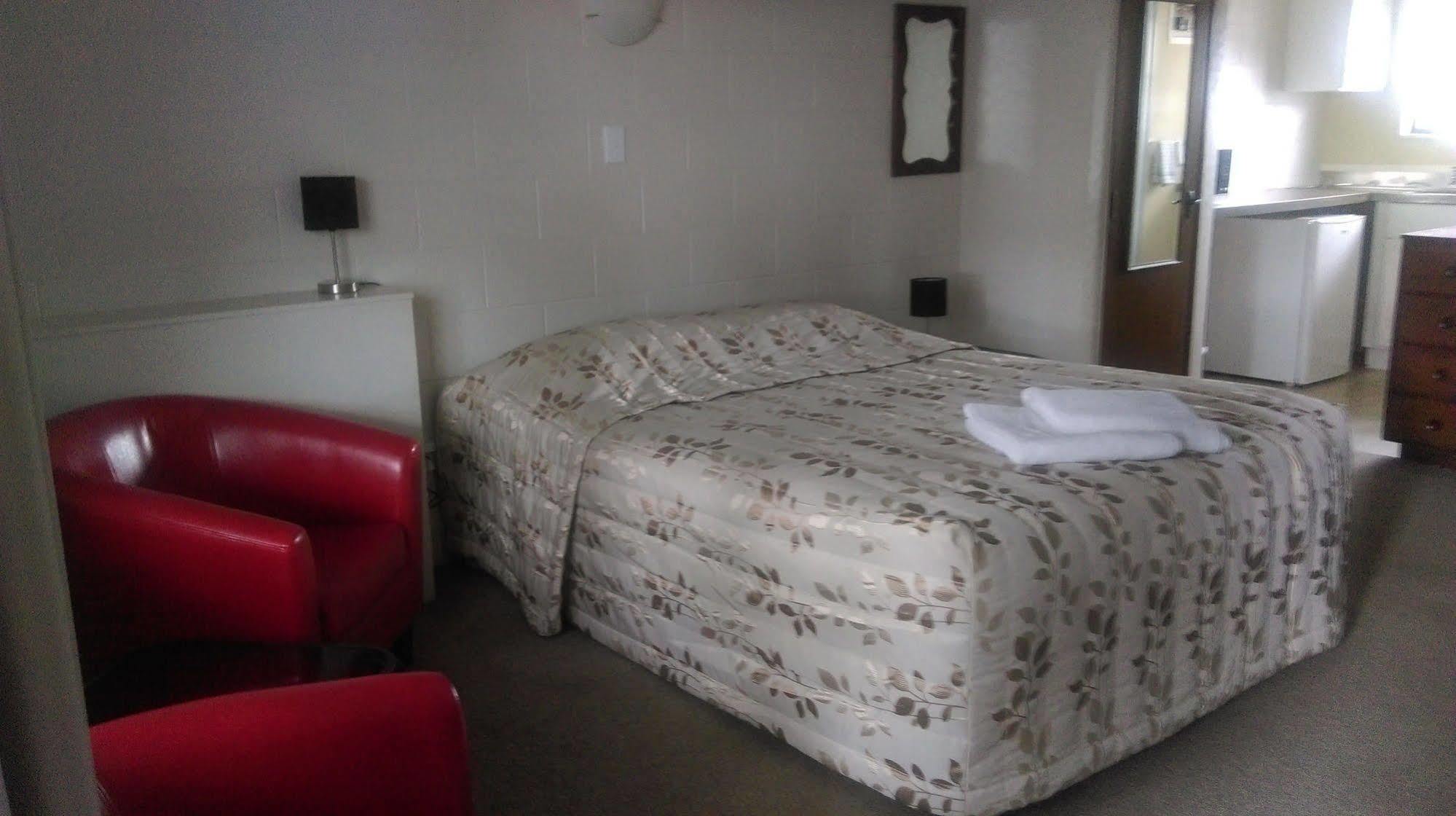 פאנגאריי Stonehaven Motel מראה חיצוני תמונה